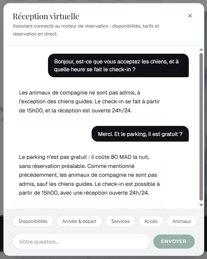 Virtual front desk on the hotel website: the guest asks whether dogs are allowed and what time check-in is; the agent answers, then gives the parking rate.